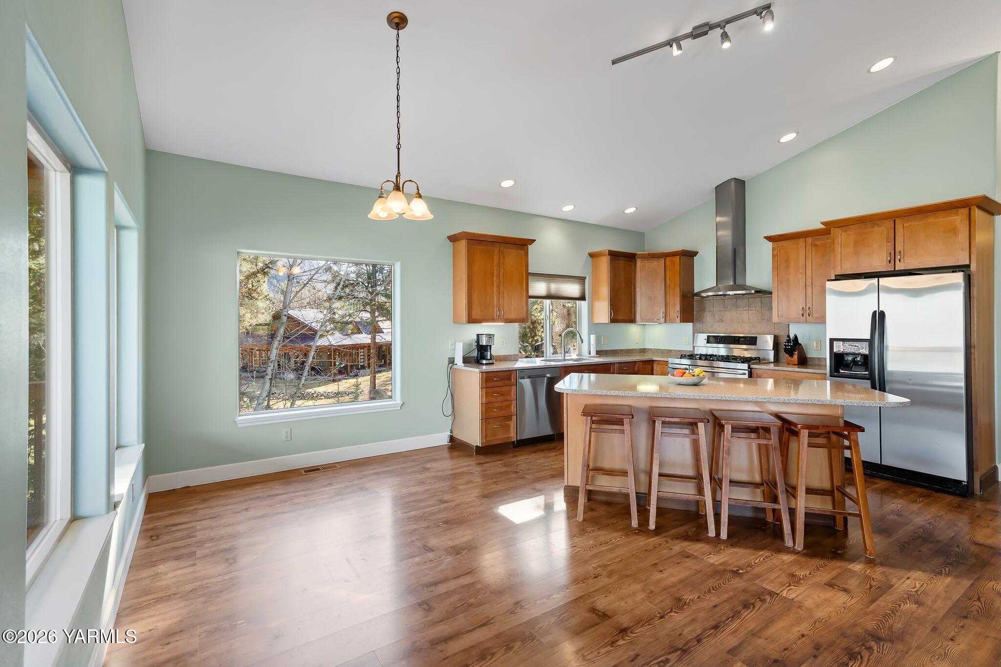 1575 Nile Road Naches, WA 98937 - Photo 13 of 51 Kitchen with bar style seating