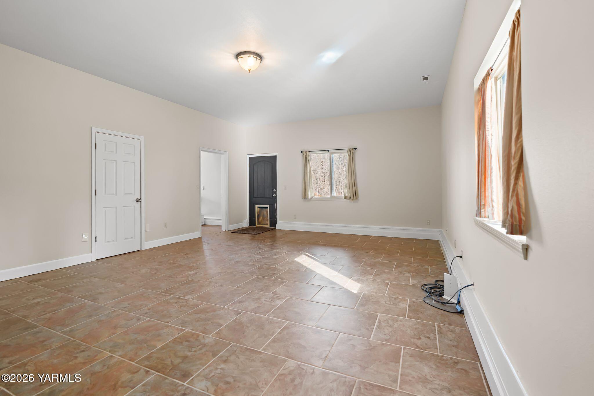 1575 Nile Road Naches, WA 98937 - Photo 5 of 43 1st Level Living Room