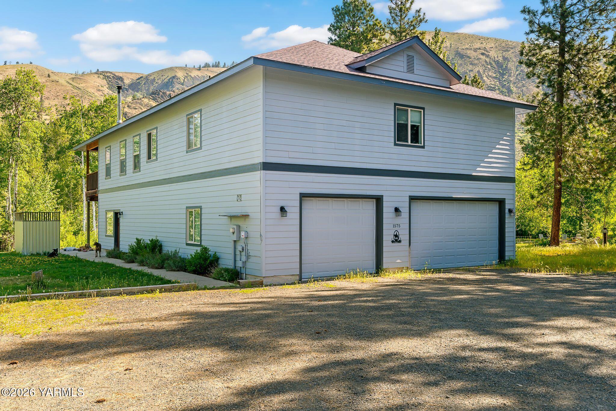 1575 Nile Road Naches, WA 98937 - Photo 5 of 51 Late Spring/Early Summer Exterior