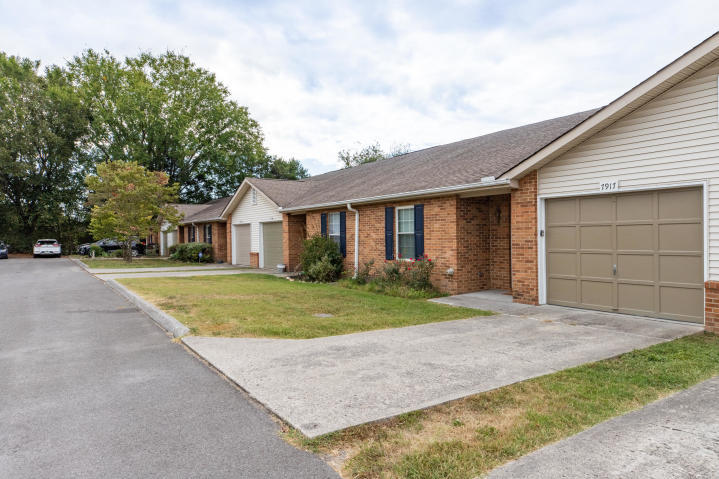 7917 Eldin Way Powell, TN 37849 - Photo 2 of 24 20190924033804210994000000-o