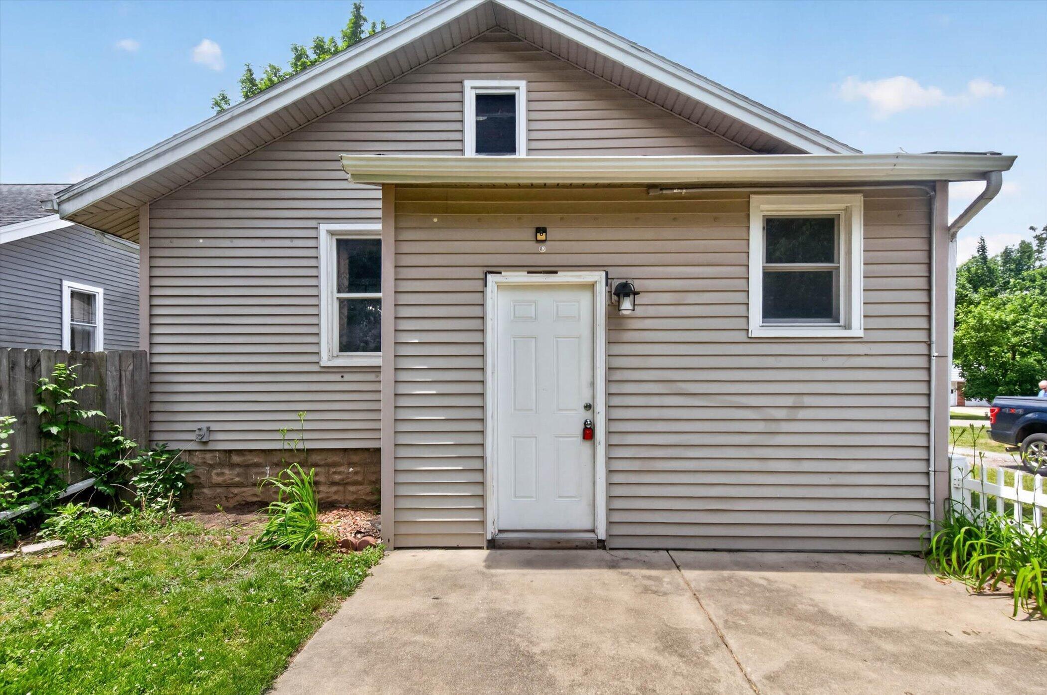 2815 Overhill Road Jackson, MI 49203 - Photo 26 of 31 26-2815-Overhill-Rd-WindowStill-Photogra