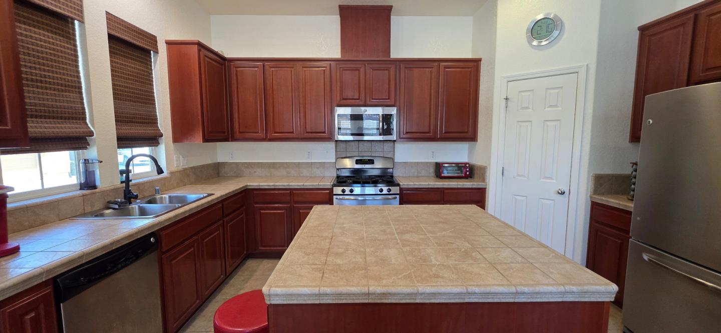 9403 Vintner Circle Patterson, CA 95363 - Photo 8 of 39