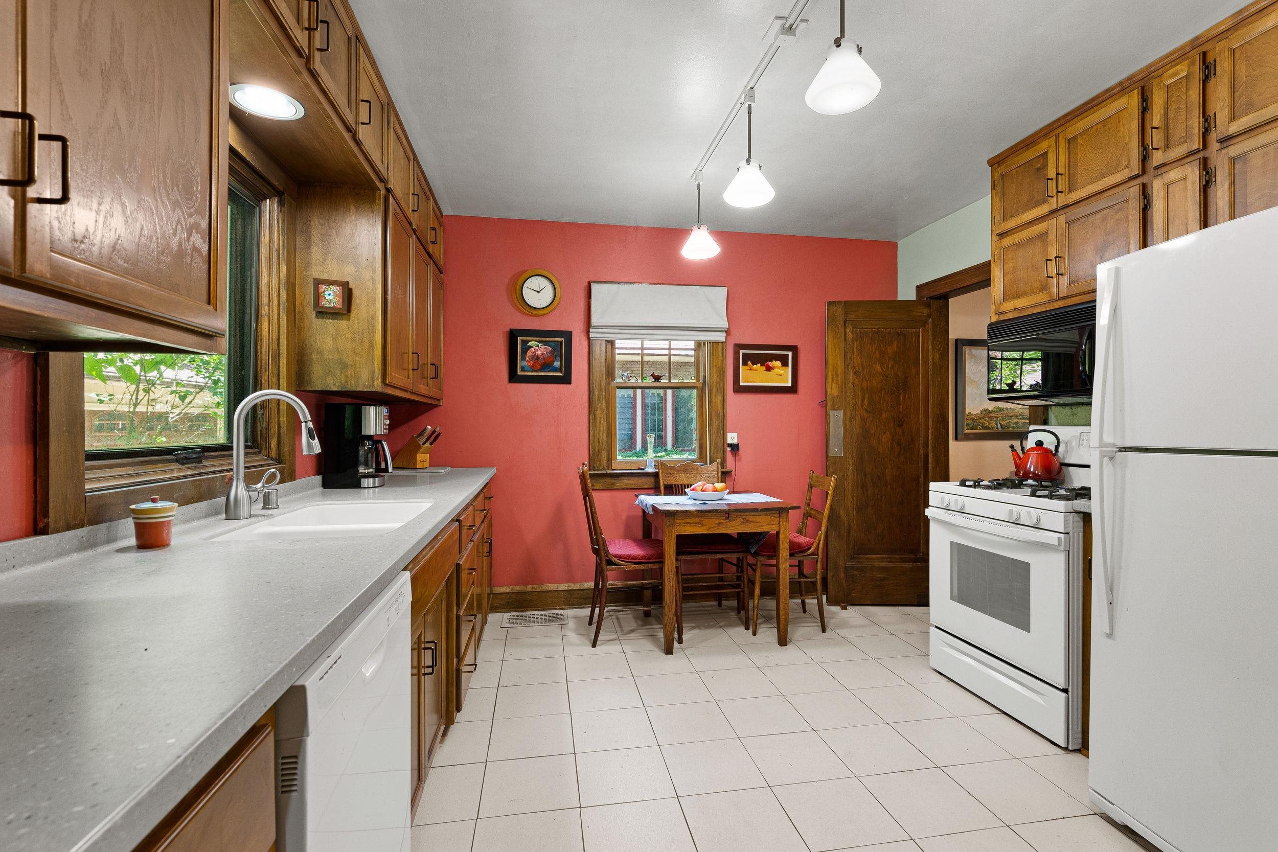 932 East Commercial Street Appleton, WI 54911 - Photo 9 of 49