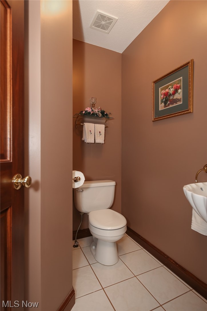 215 Georgetown-Damascus Road Beloit, OH 44609 - Photo 16 of 37 Guest bath