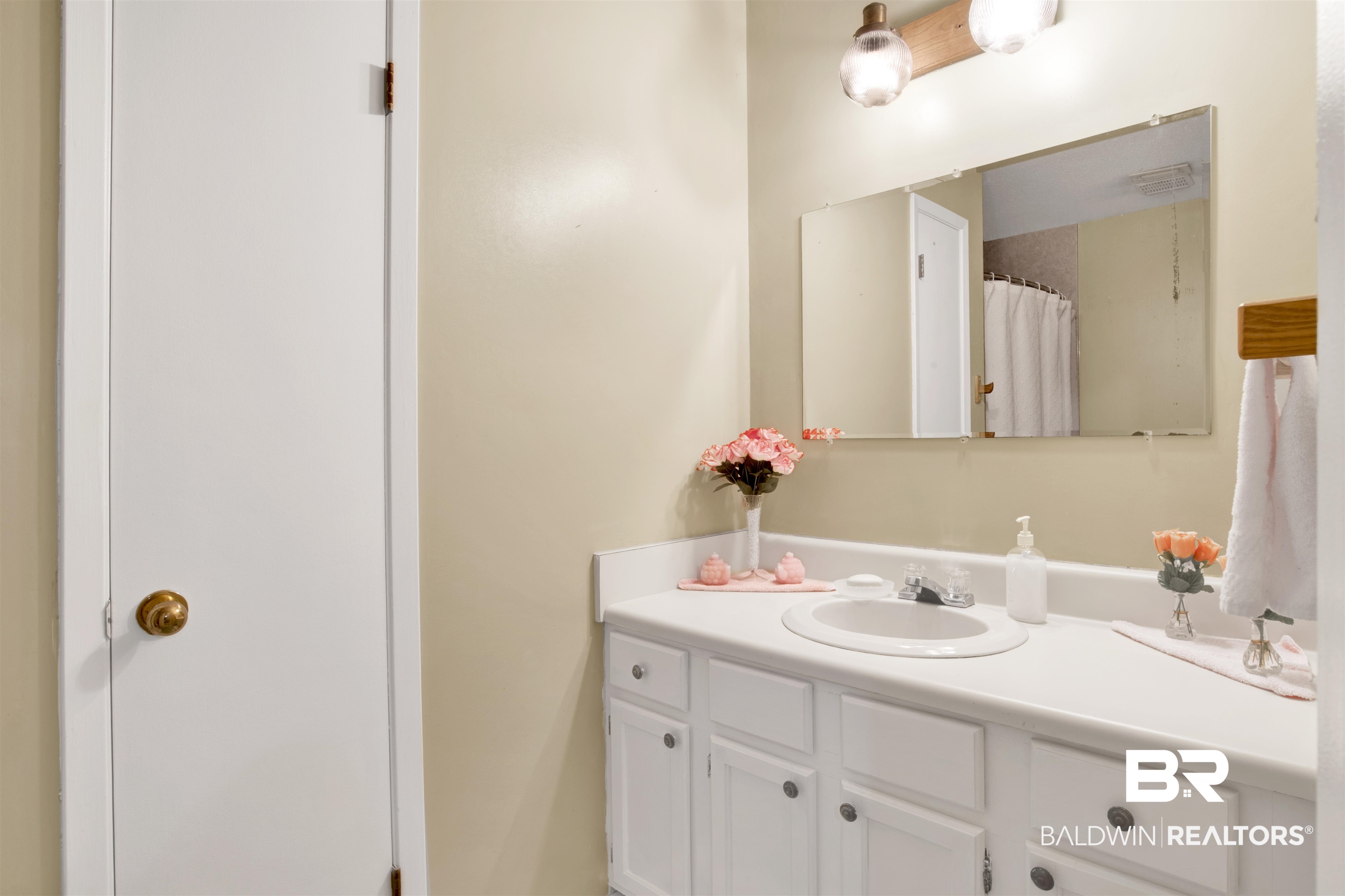 9987 Bay Meadows Avenue Fairhope, AL 36532 - Photo 18 of 37 guest bathroom