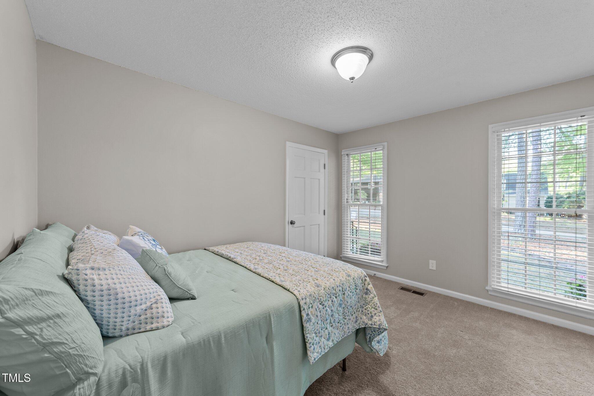801 Silver Leaf Place Raleigh, NC 27609 - Photo 18 of 36 45-web-or-mls-VB4A6002