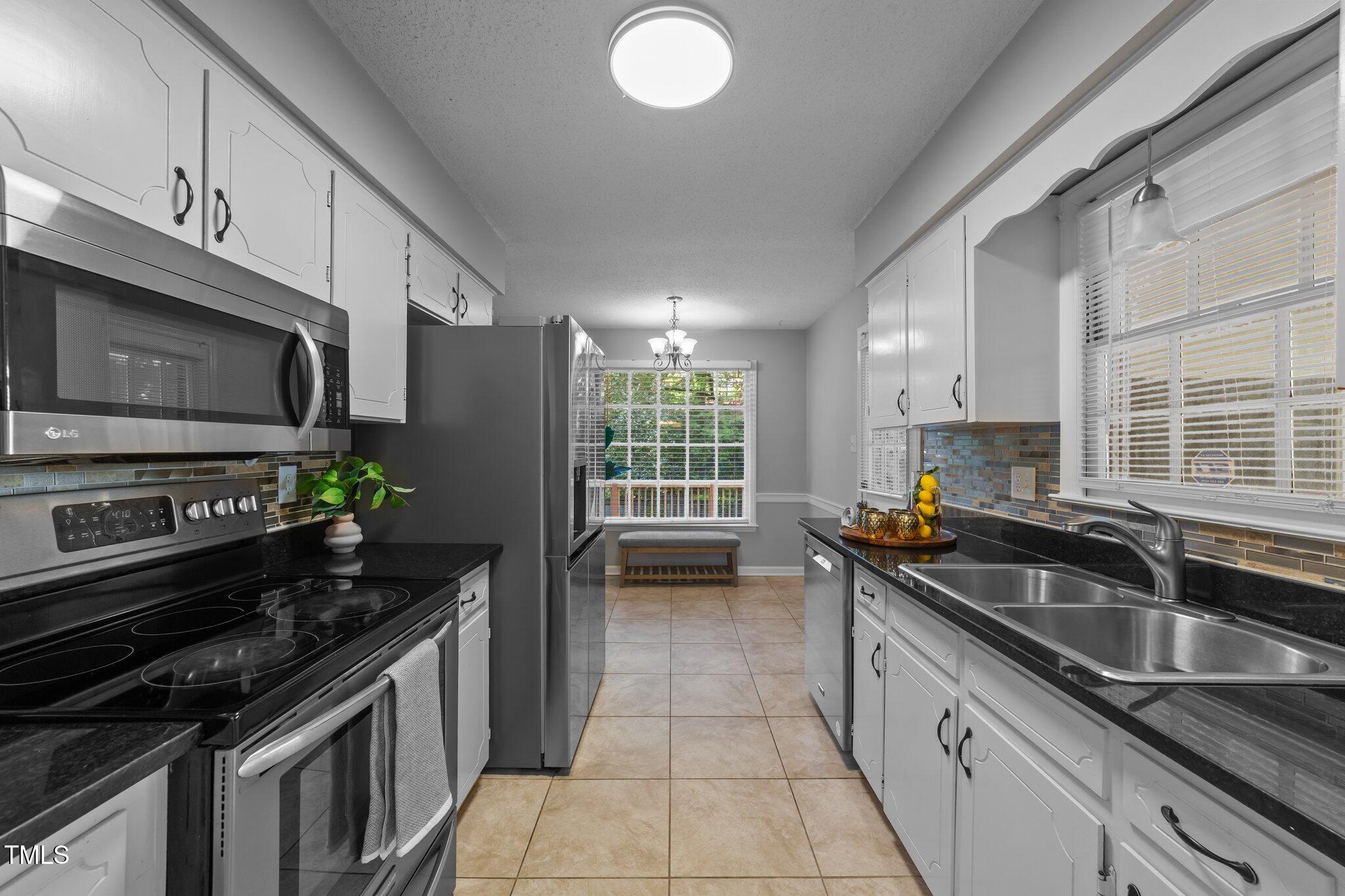 801 Silver Leaf Place Raleigh, NC 27609 - Photo 6 of 36 24-web-or-mls-VB4A5915