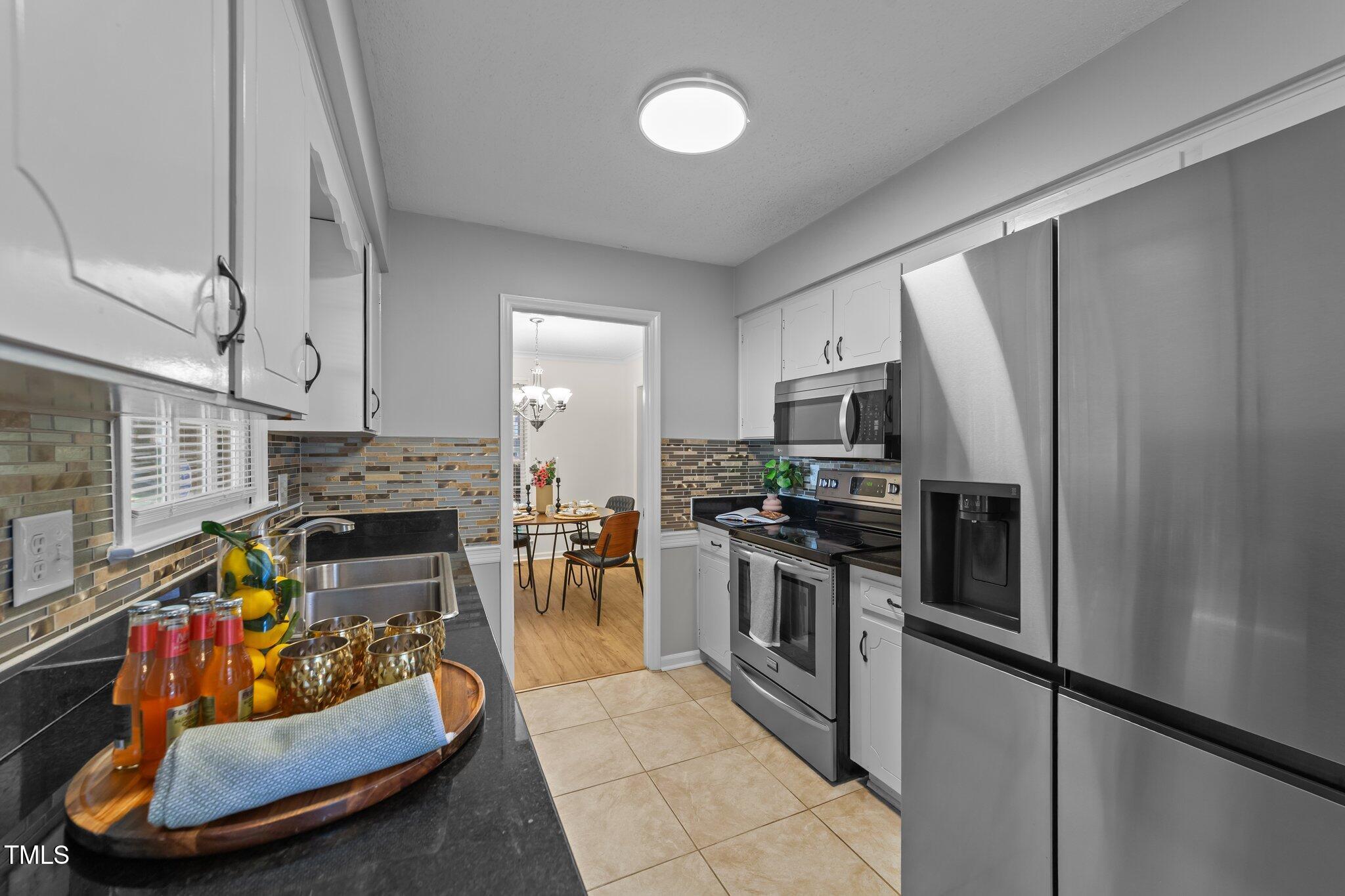 801 Silver Leaf Place Raleigh, NC 27609 - Photo 7 of 36 20-web-or-mls-VB4A5900
