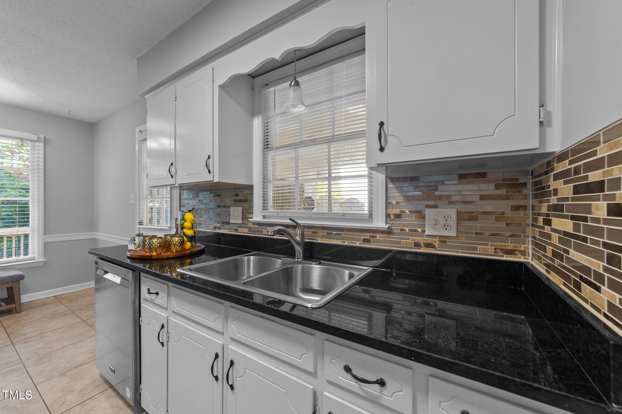 801 Silver Leaf Place Raleigh, NC 27609 - Photo 9 of 36 23-web-or-mls-VB4A5912