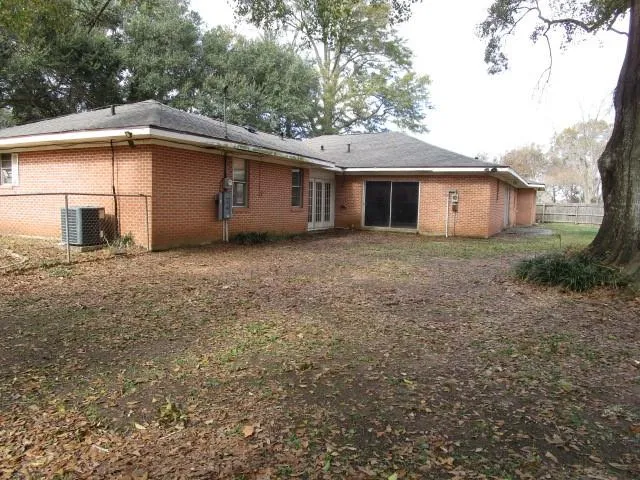 $130,000 | 10048 Bayou Des Glaisies Street, Moreauville, LA 71355
