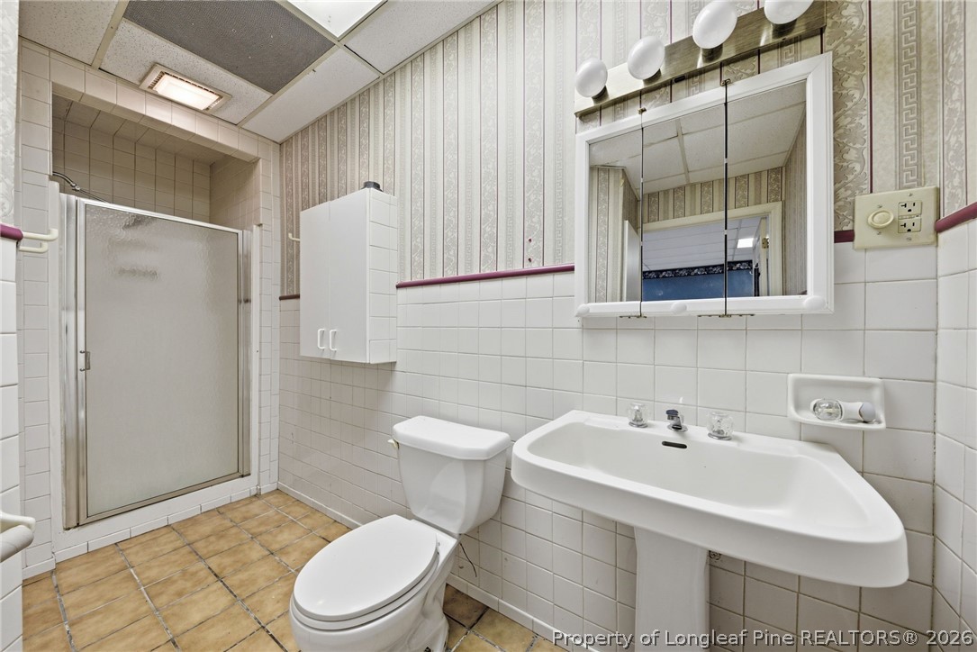 478 Rattlesnake Trail Aberdeen, NC 28315 - Photo 29 of 44 a bathroom with a sink toilet and shower
