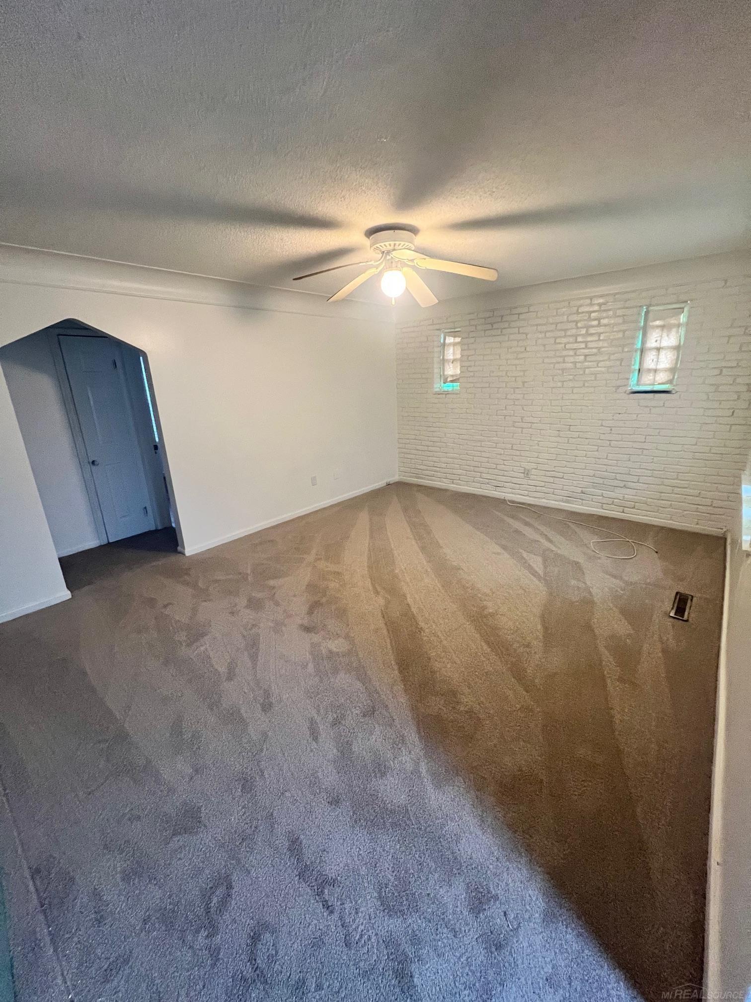 4374 East 10 Mile Road Warren, MI 48091 - Photo 2 of 11 50167073-349155ba-9995-4f9a-9c42-52cd22cd801c.JPG