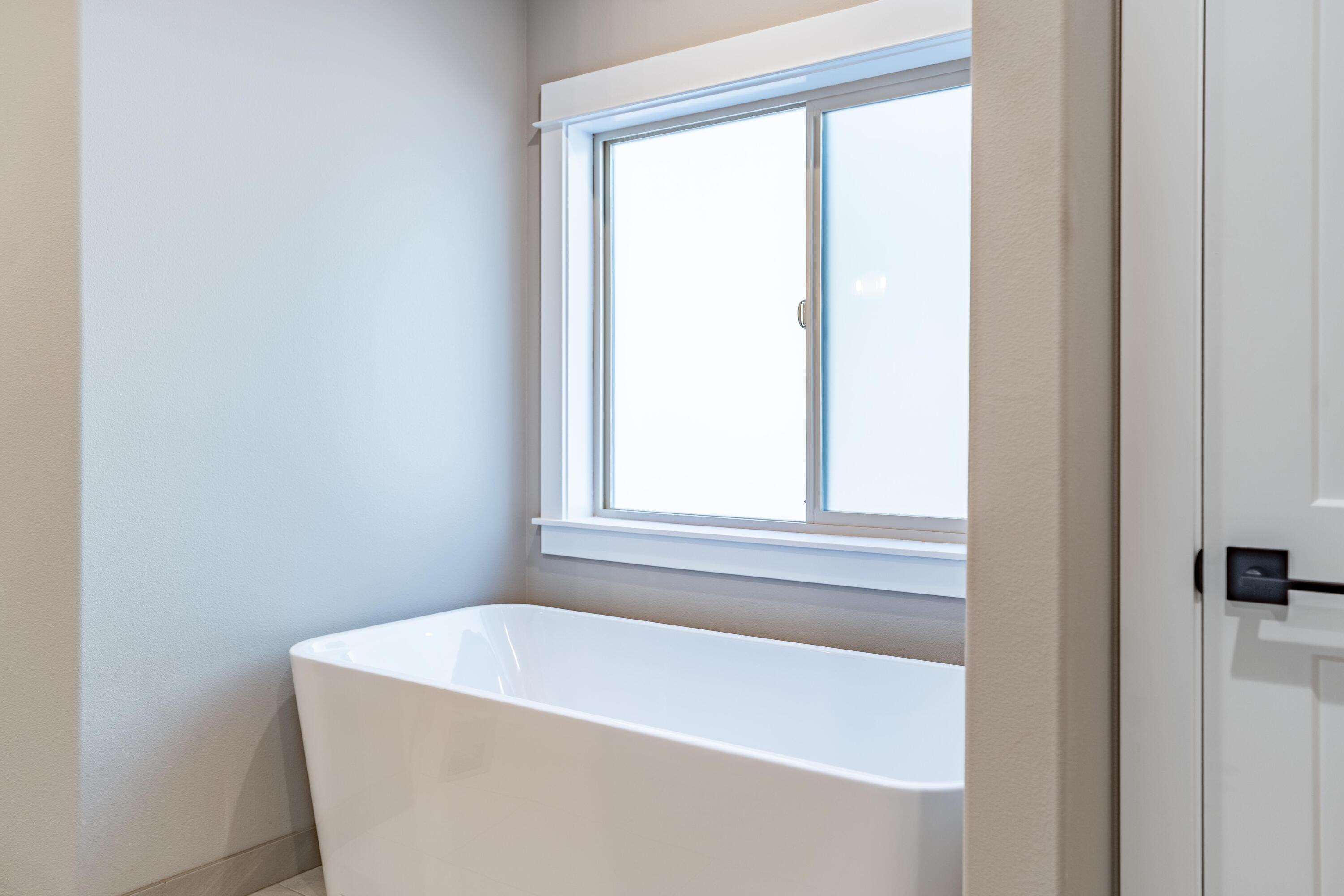 16099 Dyke Road La Pine, OR 97739 - Photo 25 of 37 Primary Soaking Tub