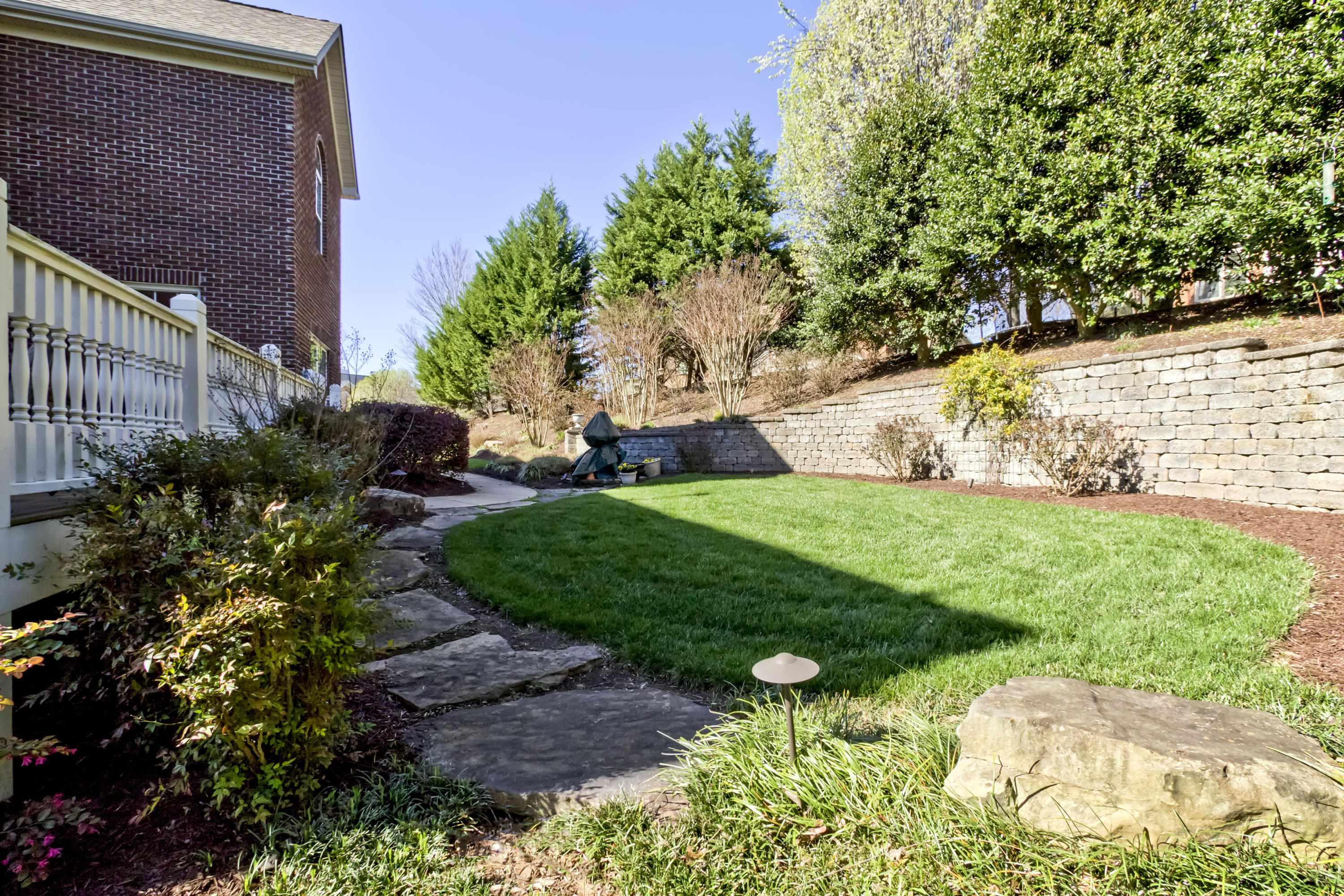 310 Gwinhurst Road Knoxville, TN 37934 - Photo 37 of 40 Level Backyard