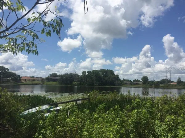 a view of a lake in between of the house