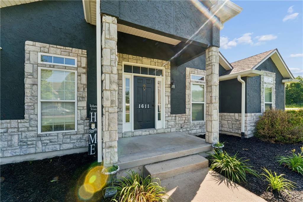 1611 Southwest Deer Run Road Oak Grove, MO 64075 - Photo 4 of 75