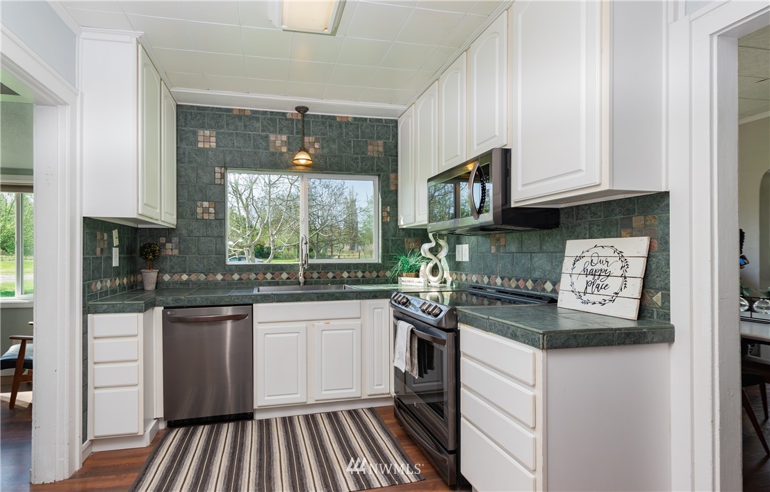 8556 Harborview Road Blaine, WA 98230 - Photo 3 of 39 Gallery Image 3