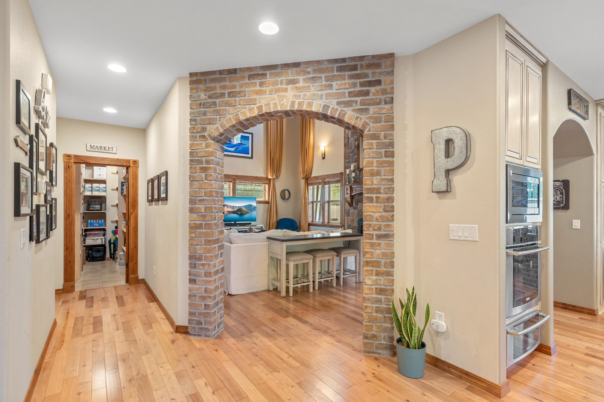 597 Pierce Road Medford, OR 97504 - Photo 10 of 88