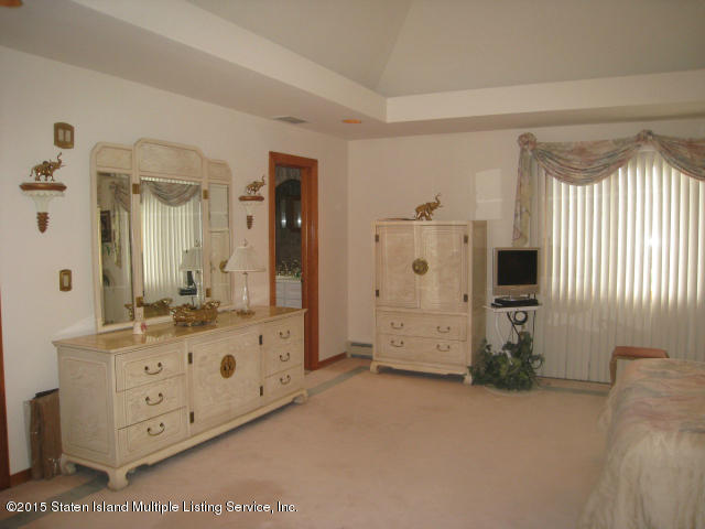 132 Beverly Road Staten Island, NY 10305 - Photo 17 of 38 Master with Private bath & walkin closet