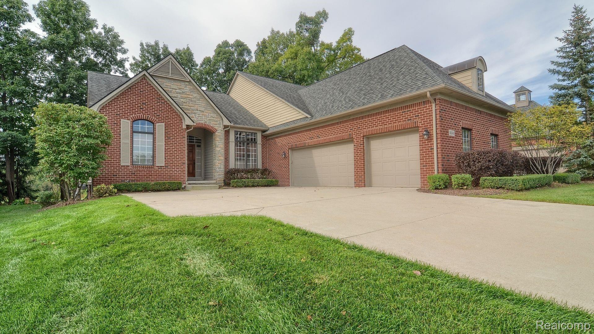 4644 Oakhurst Ridge Road Clarkston, MI 48348 - Photo 2 of 37 MOM 2 Front-2nd-View (2).jpg