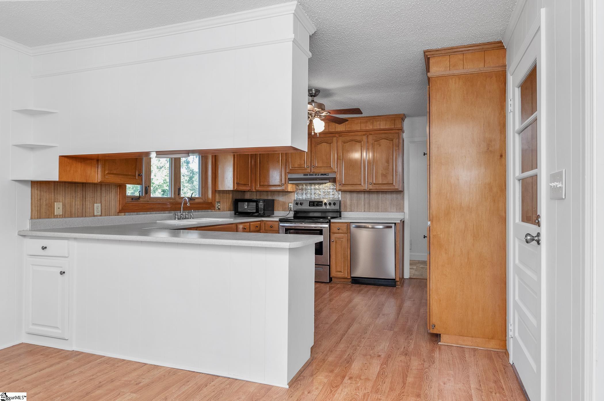 9305 Reidville Road Greer, SC 29651 - Photo 11 of 46 Gallery Image 11