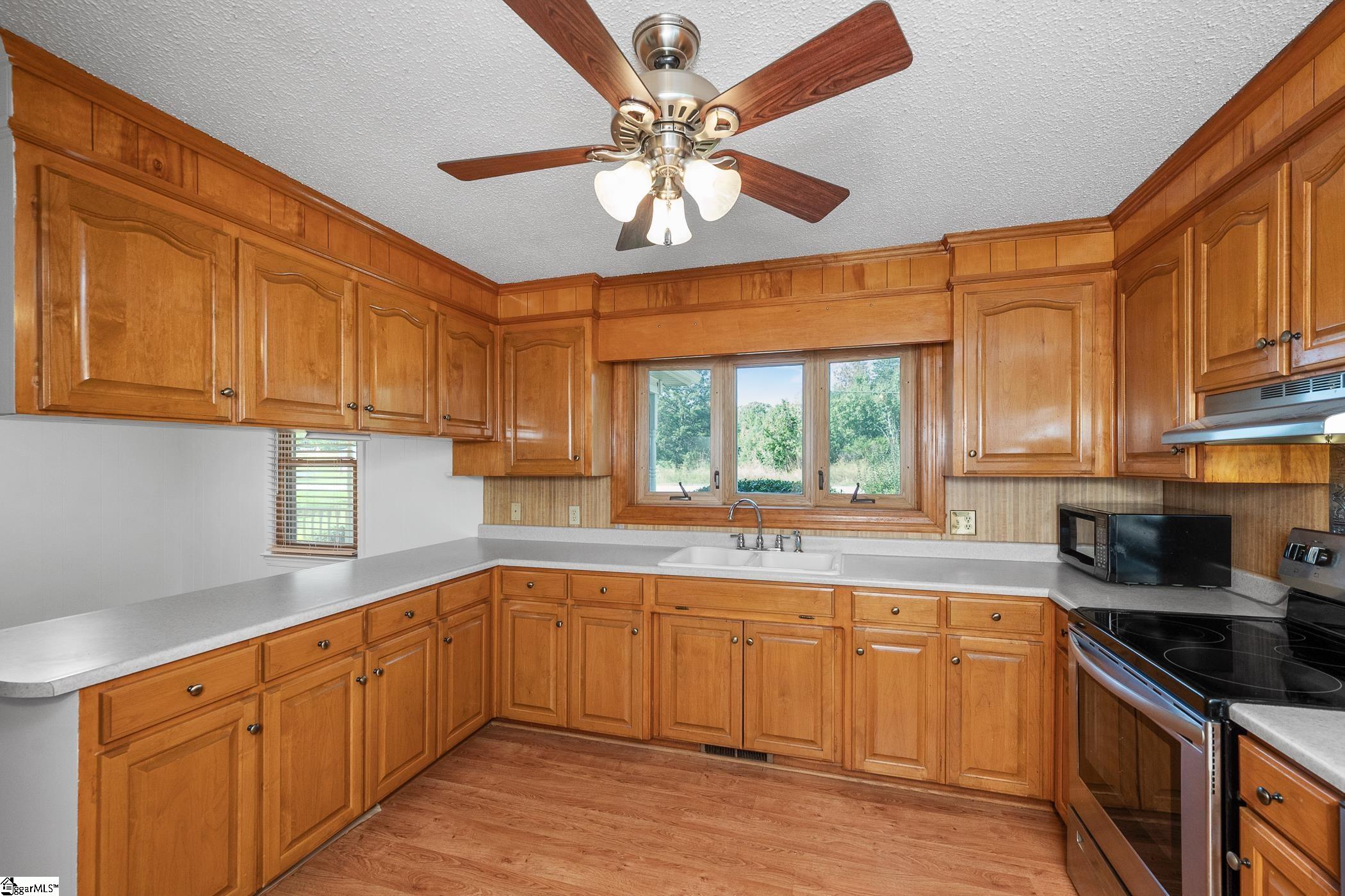 9305 Reidville Road Greer, SC 29651 - Photo 10 of 46 Gallery Image 10