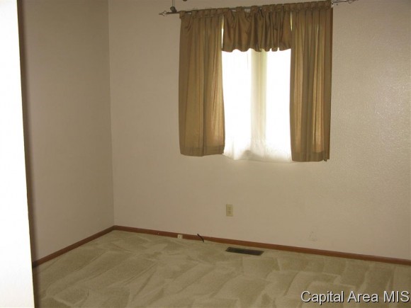 213 Astoria Road Springfield, IL 62704 - Photo 11 of 16