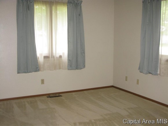 213 Astoria Road Springfield, IL 62704 - Photo 12 of 16
