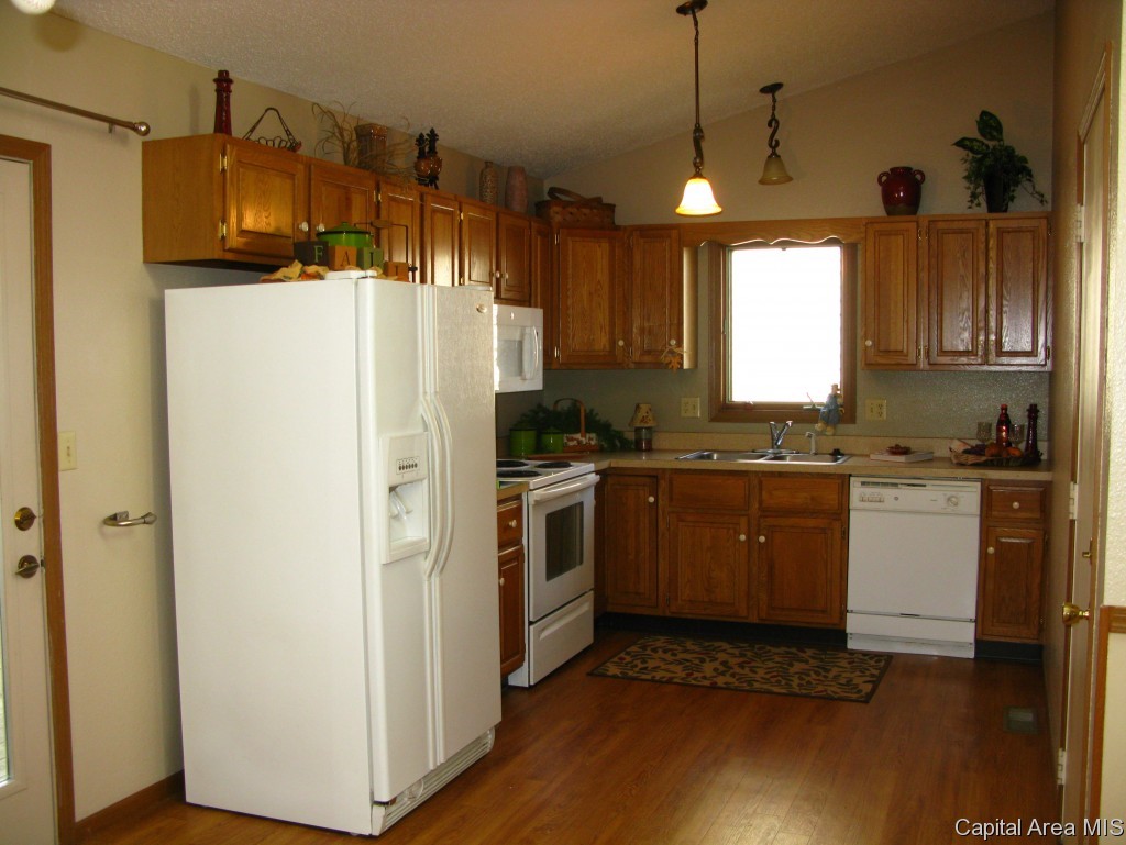 213 Astoria Road Springfield, IL 62704 - Photo 6 of 16