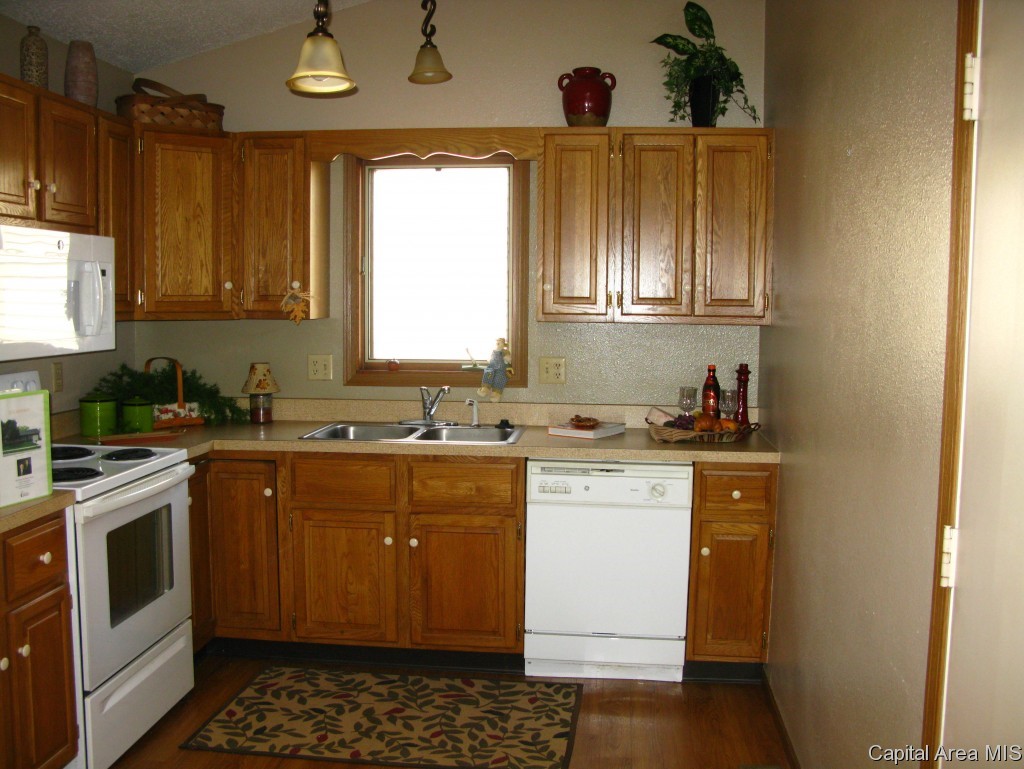 213 Astoria Road Springfield, IL 62704 - Photo 7 of 16
