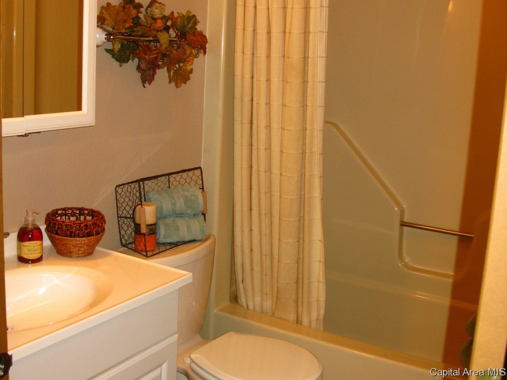 213 Astoria Road Springfield, IL 62704 - Photo 10 of 16