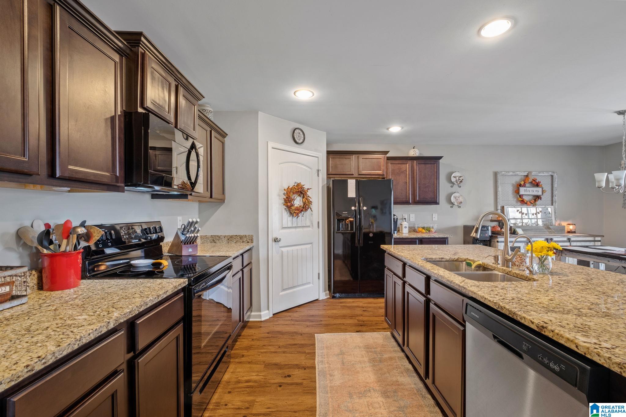 213 Leonards Court Calera, AL 35040 - Photo 6 of 38