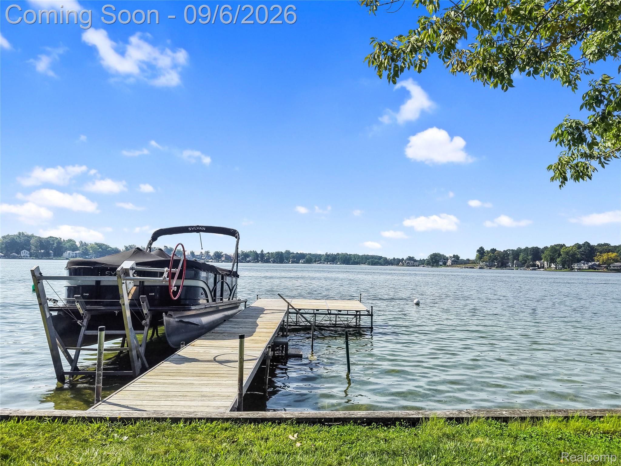 13203 Log Cabin Point Fenton, MI 48430 - Photo 39 of 55 Wood-finish dock with boat lift