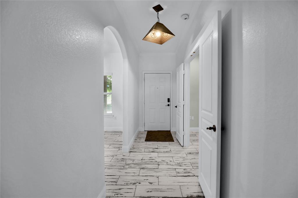 400 Deer Valley Road Weatherford, TX 76085 - Photo 12 of 40 a bathroom with a sink and a mirror