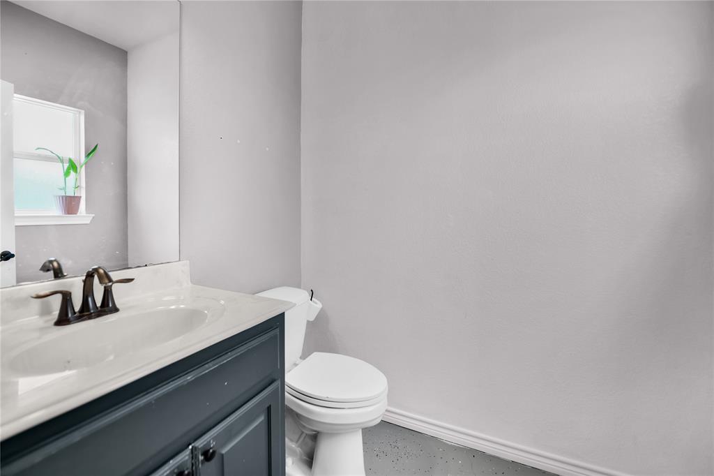 400 Deer Valley Road Weatherford, TX 76085 - Photo 30 of 40 a bathroom with a sink a toilet and mirror