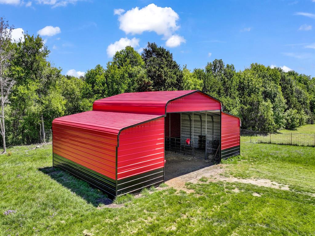 400 Deer Valley Road Weatherford, TX 76085 - Photo 3 of 40 a view of a backyard with a sitting area