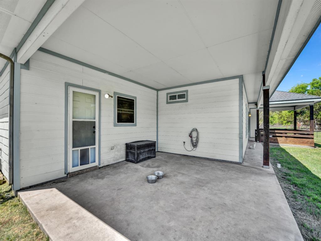 400 Deer Valley Road Weatherford, TX 76085 - Photo 34 of 40 a view of a livingroom with furniture and a window