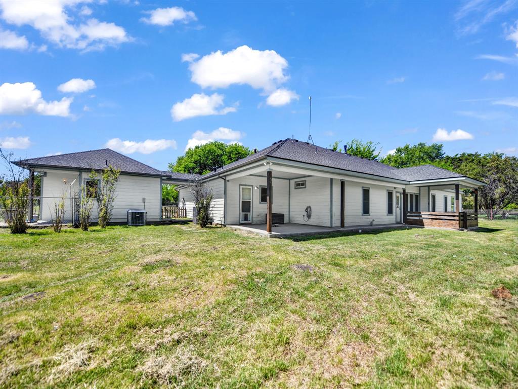 400 Deer Valley Road Weatherford, TX 76085 - Photo 36 of 40 a front view of a house with a garden