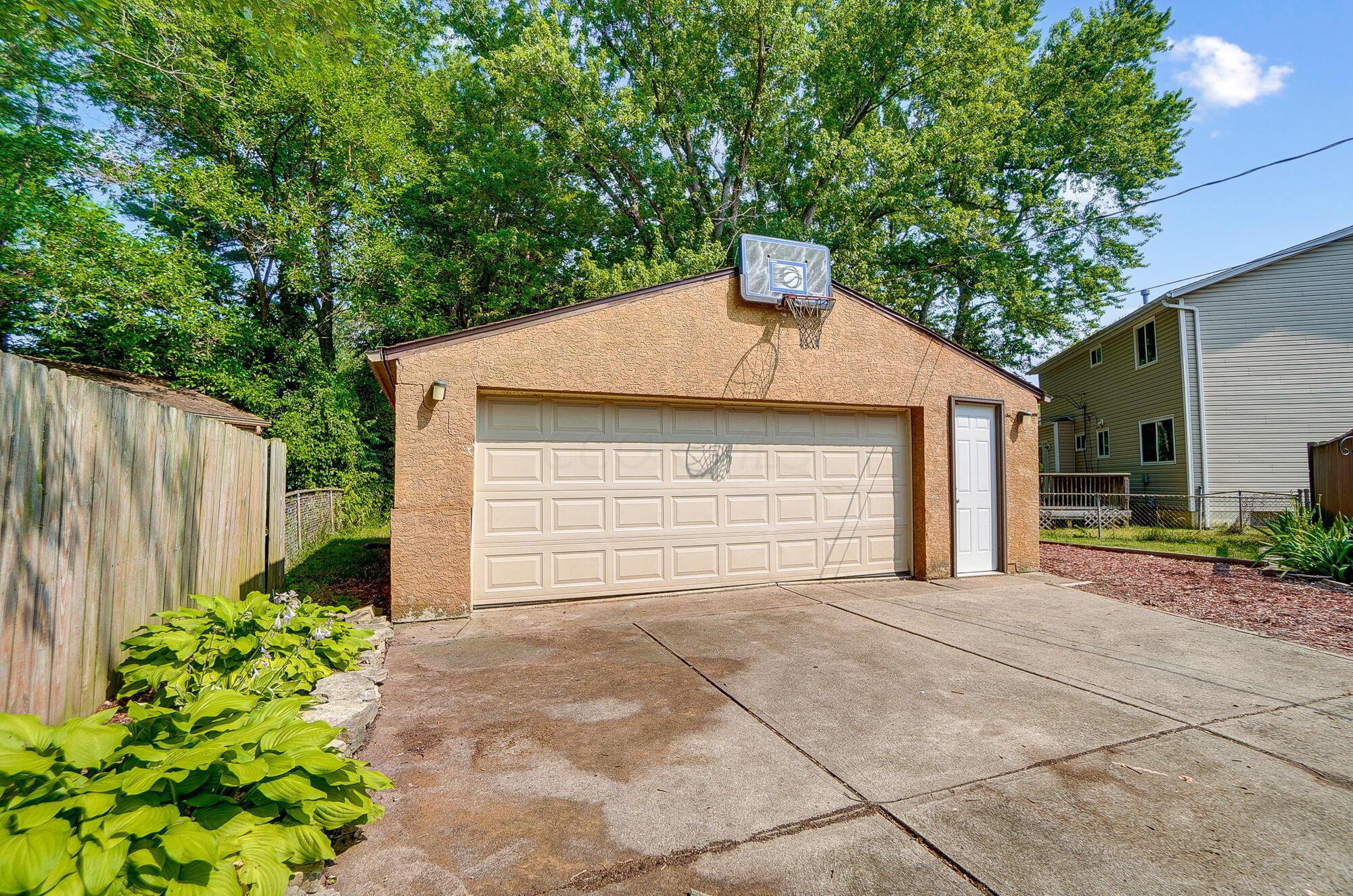 3075 Whitlow Road Columbus, OH 43232 - Photo 45 of 45 2 Car Garage