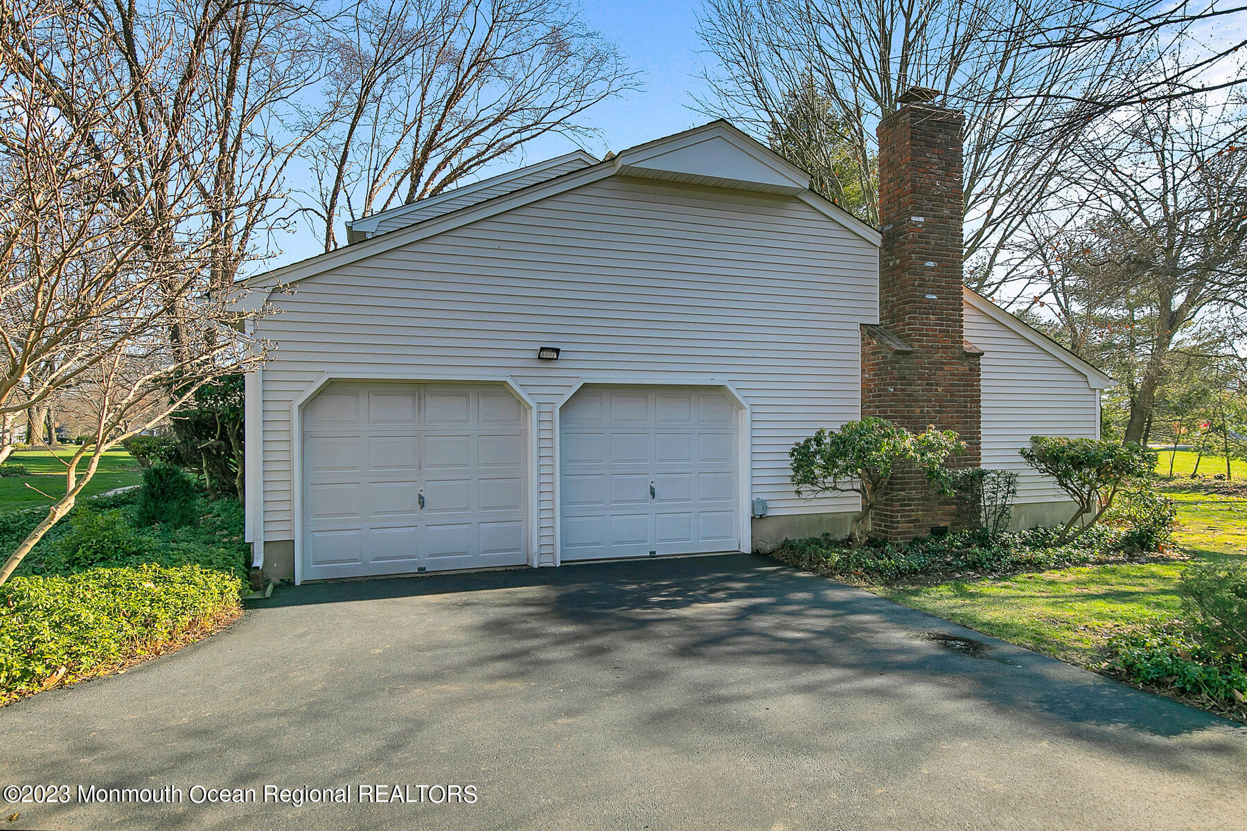 97 Ballantine Road Middletown, NJ 07748 - Photo 4 of 38 Direct-entry 2-car garage