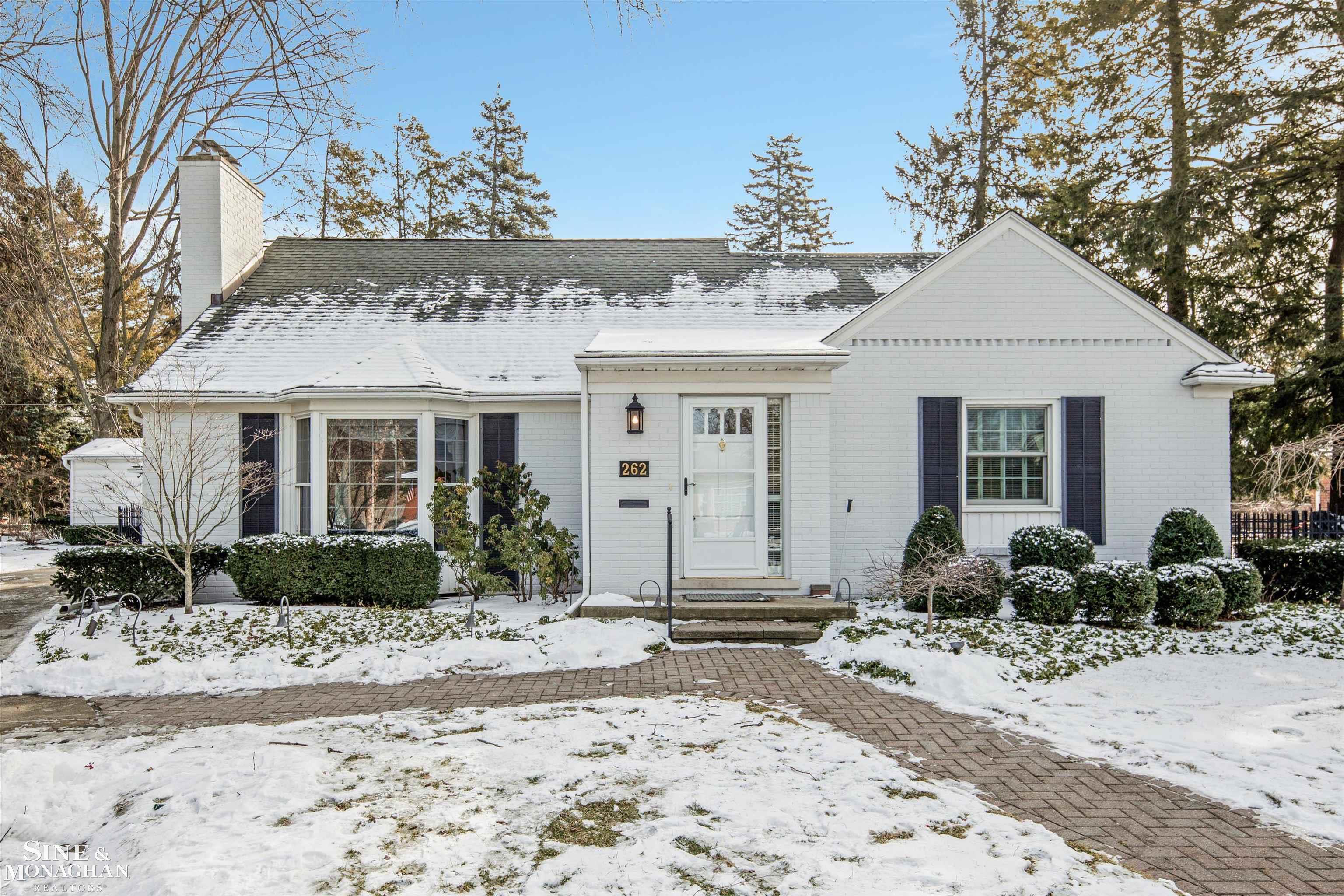 262 Stephens Road Grosse Pointe, MI 48236 - Photo 1 of 33 50166432-5e576473-c963-42ef-b34f-2e24f081c436.JPG