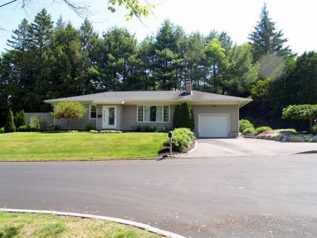 11 Magnolia Road Manchester, NH 03104 - Photo 1 of 34 Gallery Image 1