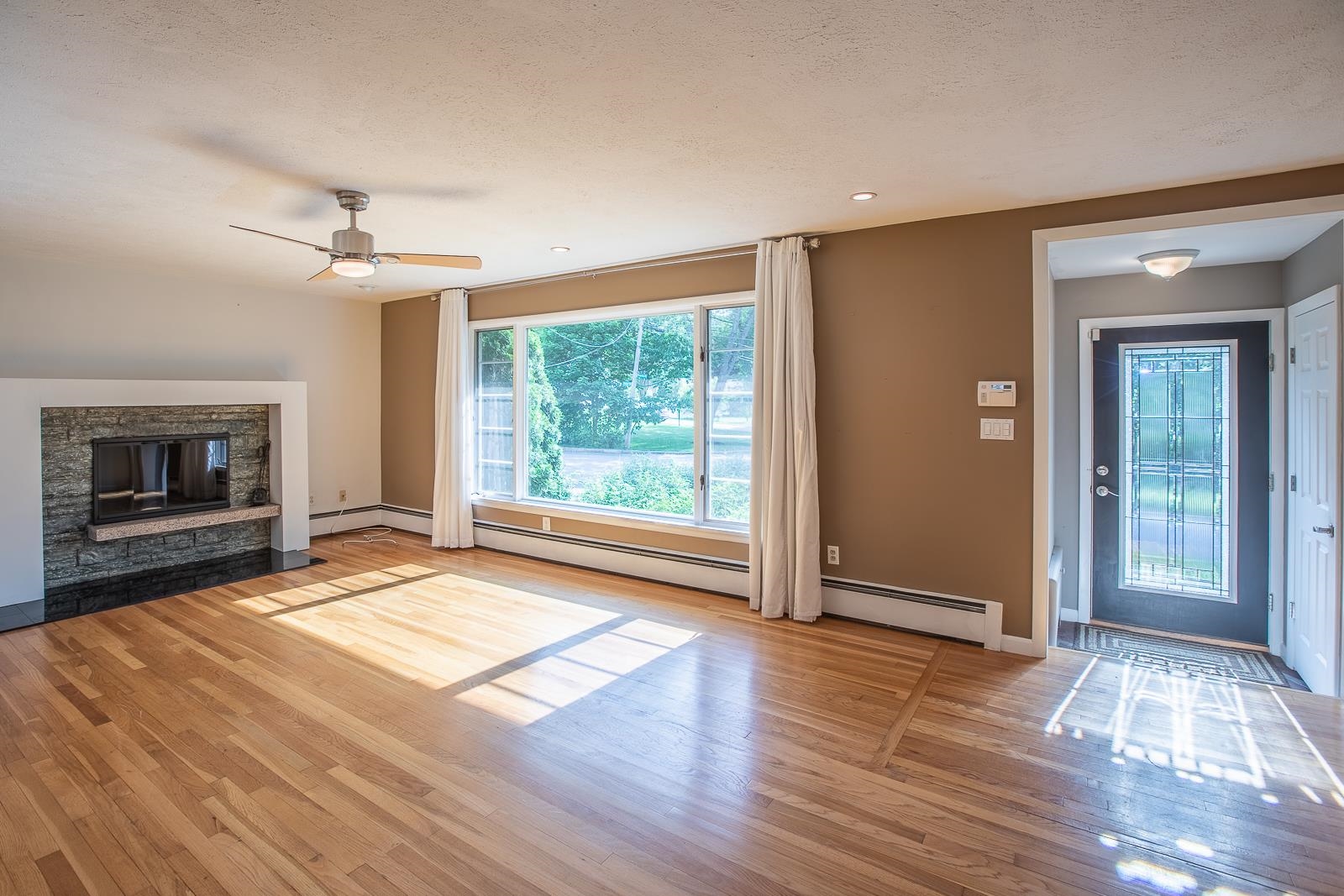 11 Magnolia Road Manchester, NH 03104 - Photo 7 of 34 Gallery Image 7