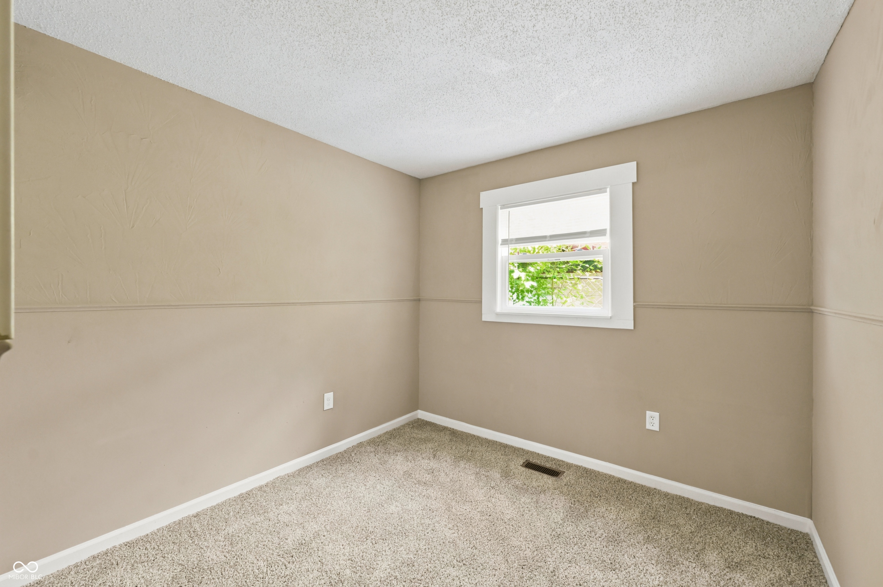 8619 Montery Road Indianapolis, IN 46226 - Photo 12 of 23