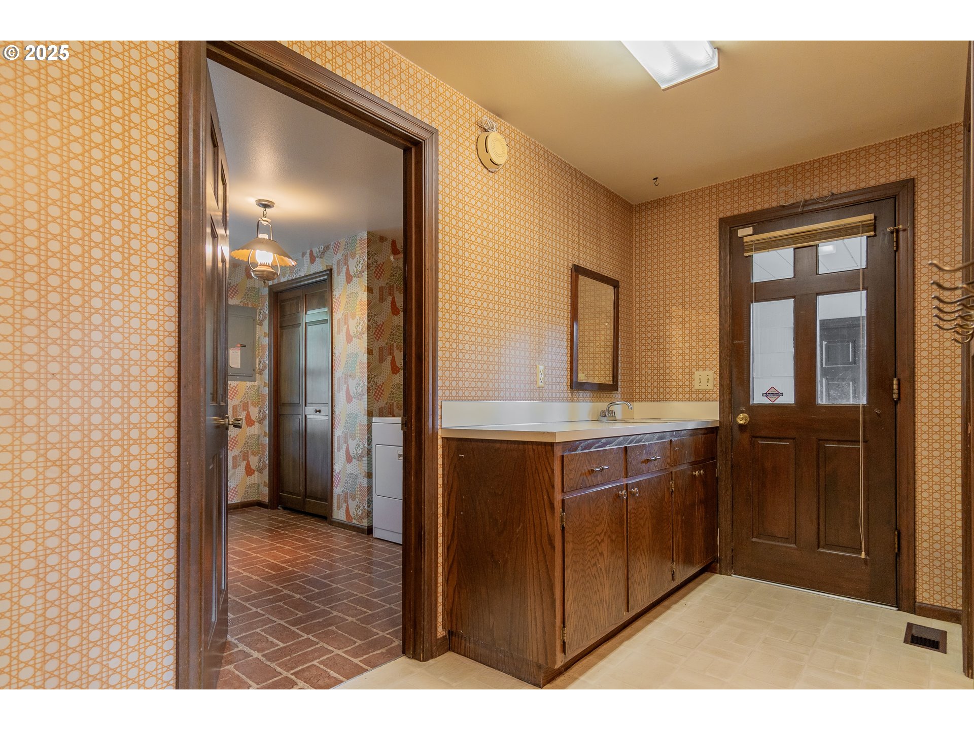 8758 Thurston Road Springfield, OR 97478 - Photo 19 of 39 Mud Room
