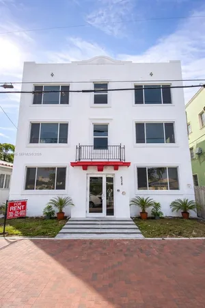 $1,800 | 628 Southwest 16th Avenue, Unit 204, Miami, FL 33135