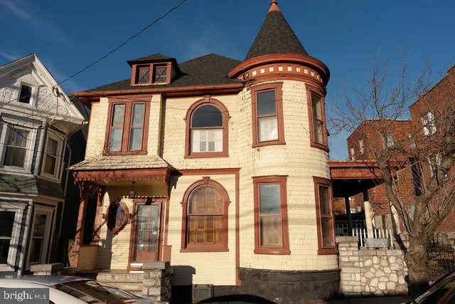 $209,900 | 209 South Maple Avenue, Martinsburg, WV 25401