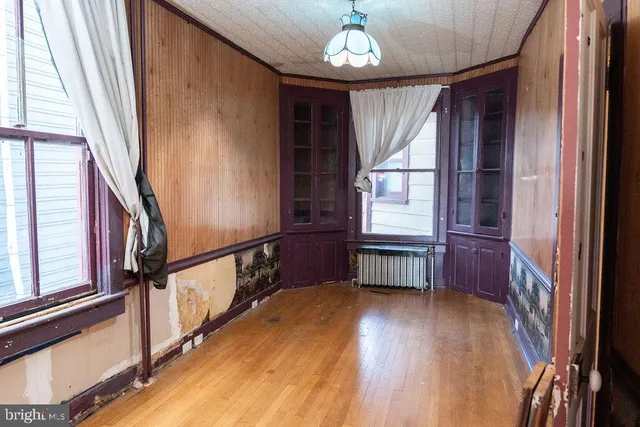 $209,900 | 209 South Maple Avenue, Martinsburg, WV 25401