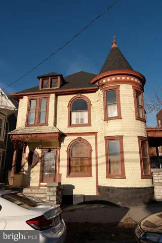 $209,900 | 209 South Maple Avenue, Martinsburg, WV 25401