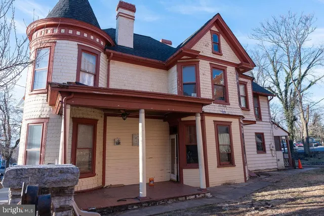 $209,900 | 209 South Maple Avenue, Martinsburg, WV 25401